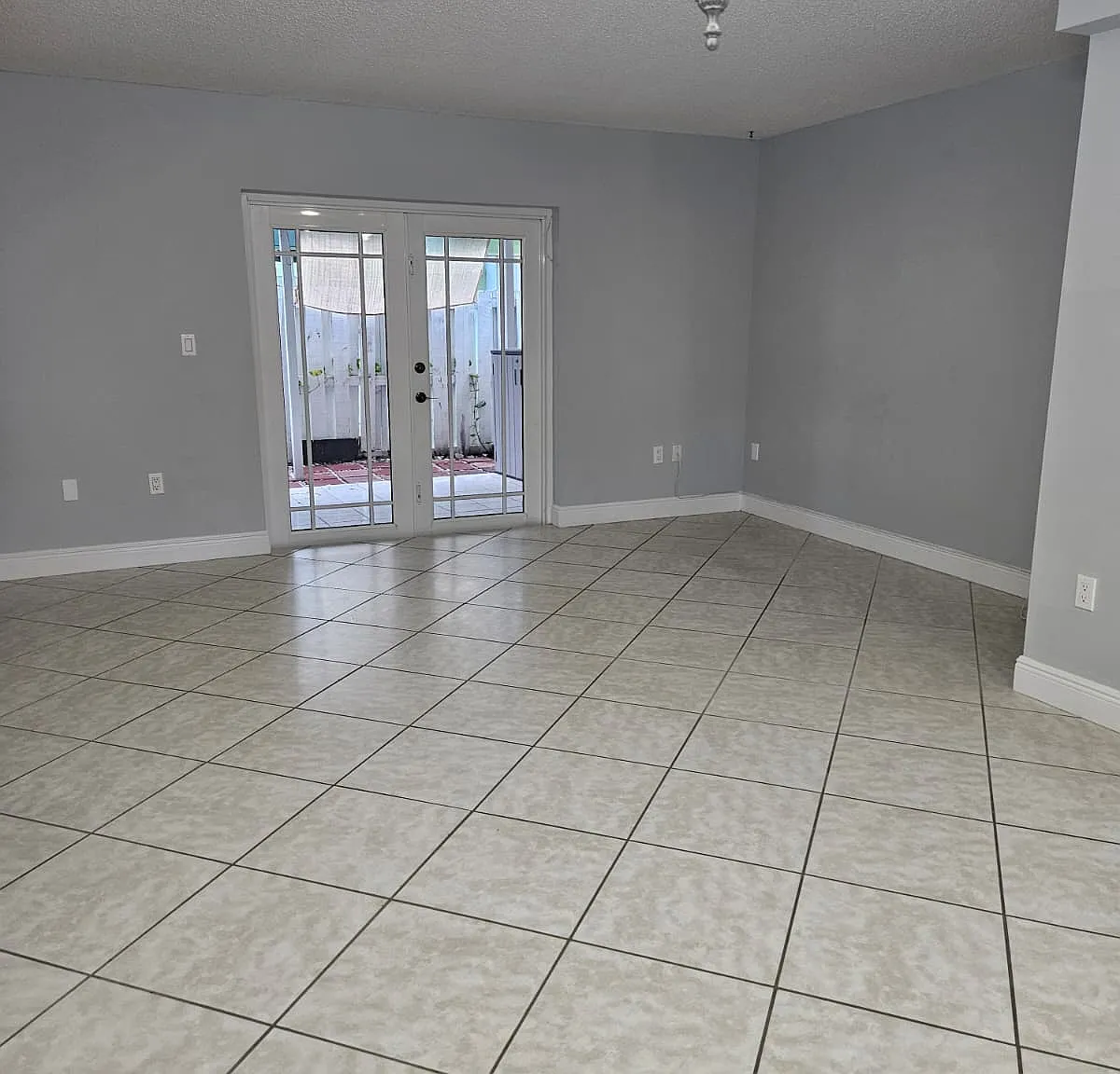 2 bed, 1.5 bath, $2,500 — Photo 1