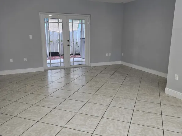 2375 W 74th St, Hialeah, FL
