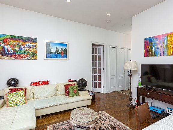 3rd image of 321 W 94th St APT 6NW