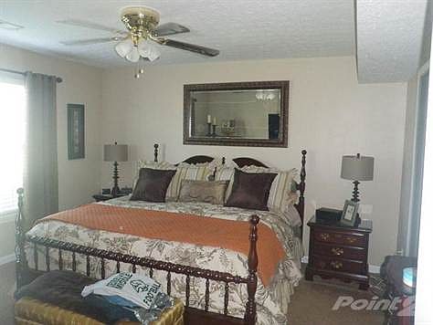 There is a large master suite on the 1st floor