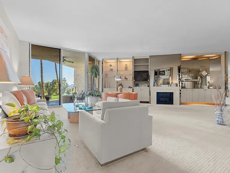 900 Island Dr #507 — Photo 3