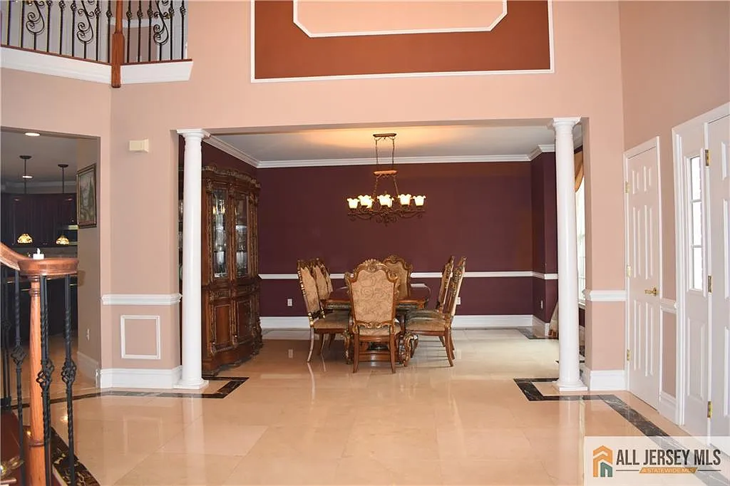 5 bed, 4.0 bath, 4200 sqft, $7,000 — Photo 3