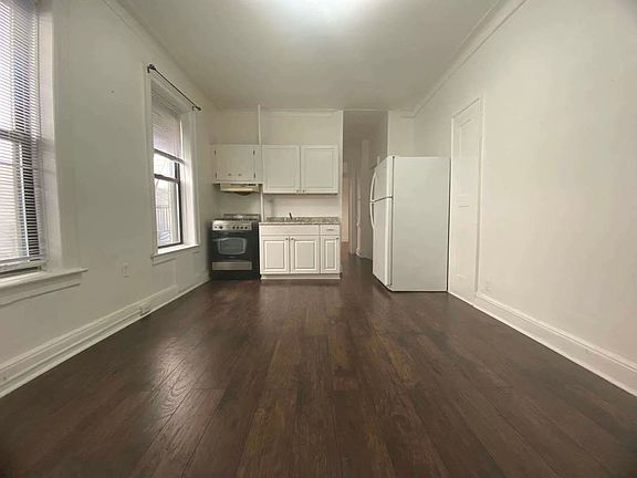 2nd image of 2324 31st Ave APT 2