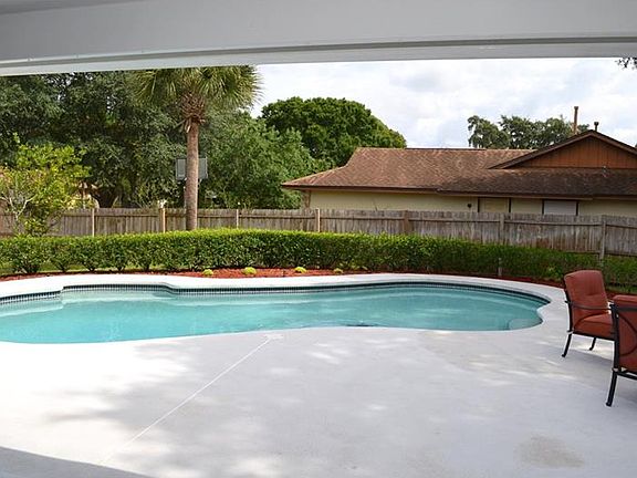 4th image of 9067 Stockton Ct