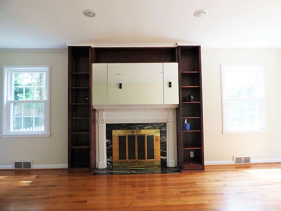 3rd image of 2712 S Twyckenham Dr