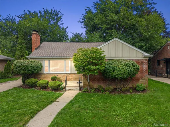 3034 Woodslee Dr, Royal Oak, MI 48073