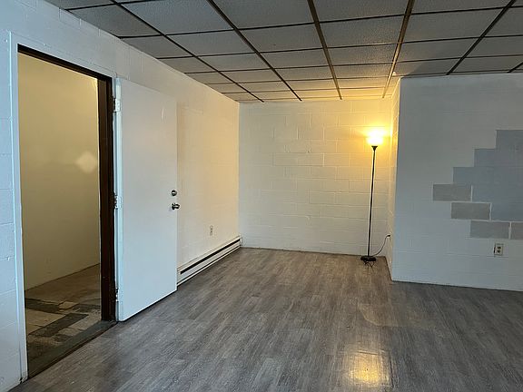 4th image of 1536 Davis Ave #B3