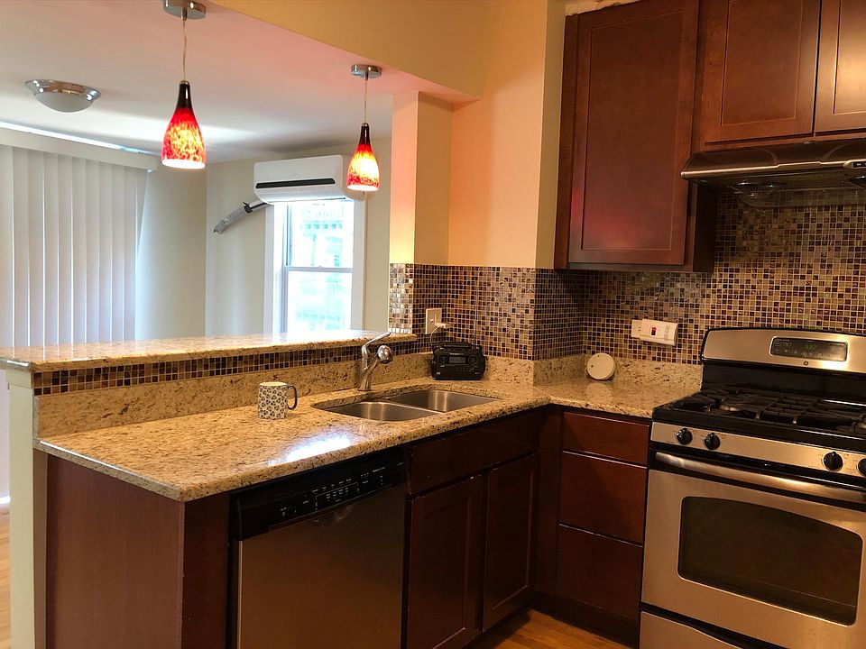 1st image of 819 S Grove Ave Unit 2