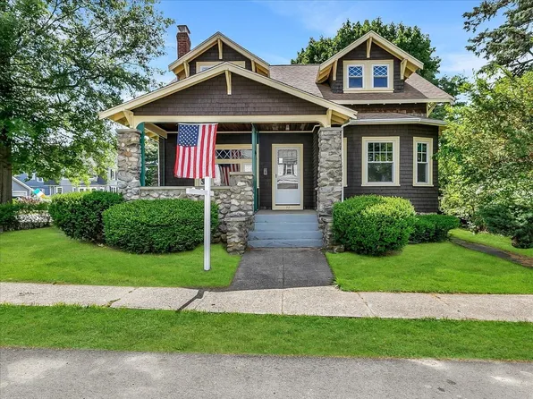 77 Lamoille Ave, Haverhill, MA 01835