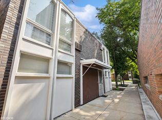 1314 N Sandburg Ter, Chicago, IL 60610
