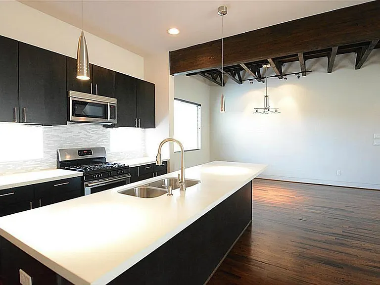 4708 Crawford St — Photo 10