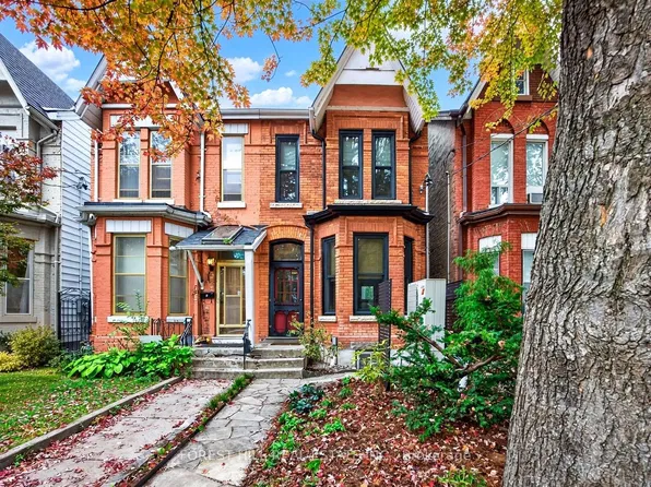 44 Russell St, Toronto, ON M5S 1B7