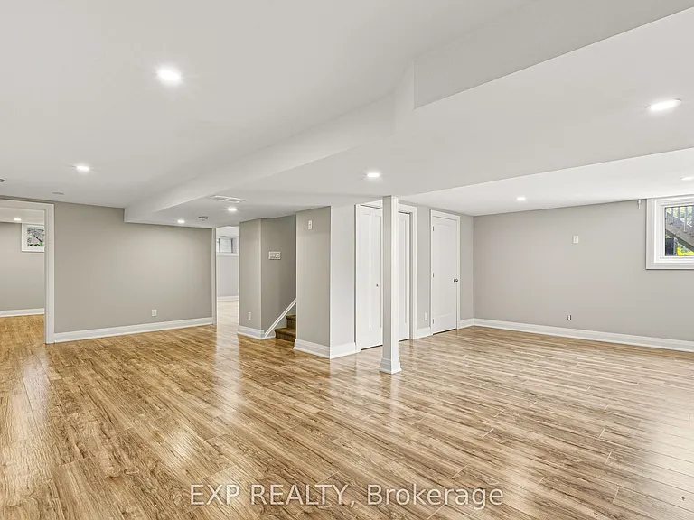 10 Queen Anne Cres — Photo 30