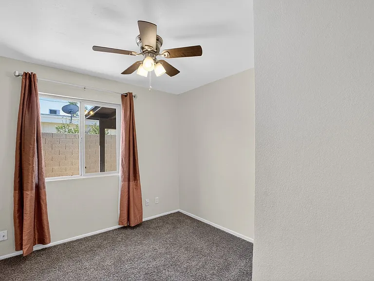 517 W Duke Dr — Photo 24