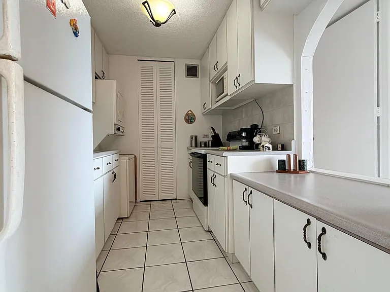 J14 Avenue #9C — Photo 7