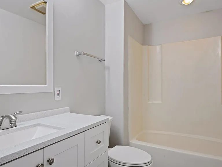 Riverside Apartment — Photo 9