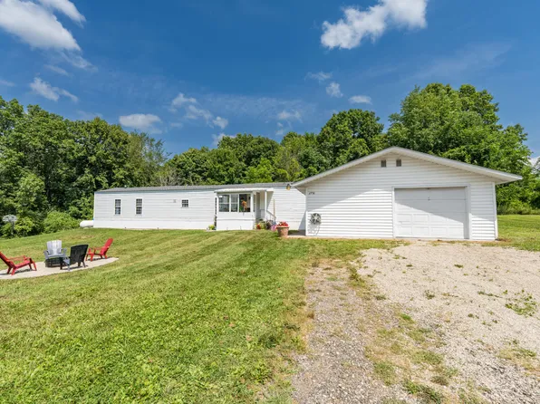 6930 Ackers Point Dr, Delton, MI 49046