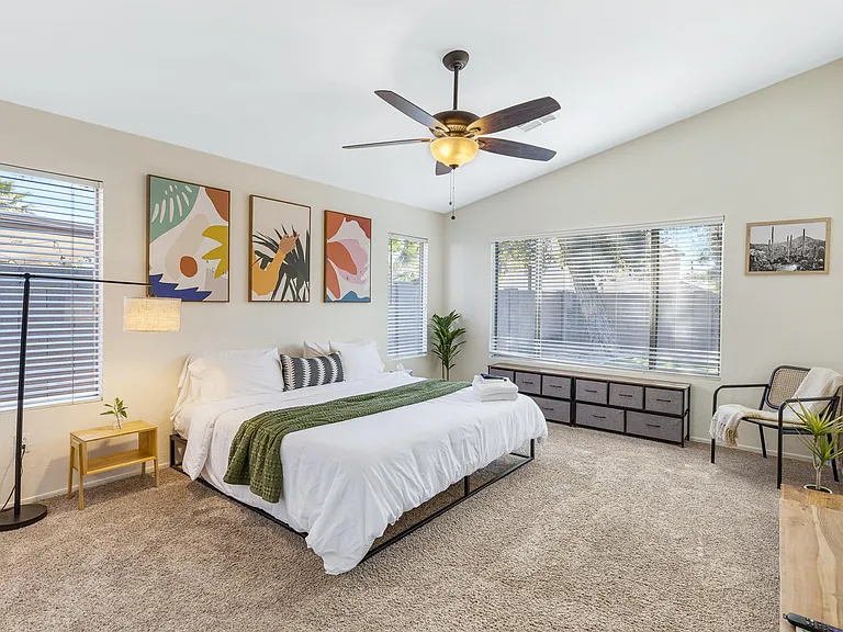 559 W Scott Ave — Photo 36