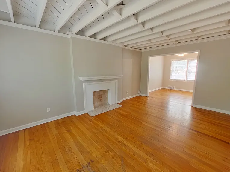 449 Harding St — Photo 3