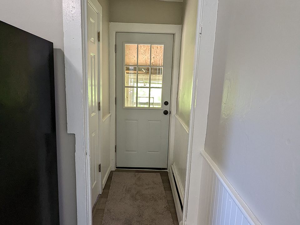 Entryway to landing and stairs