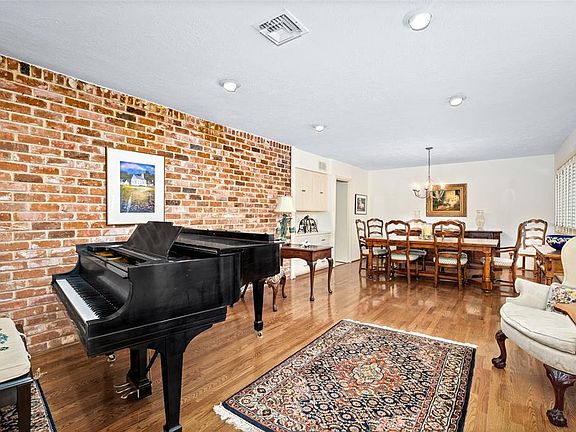 3rd image of 7926 Braes Meadow Dr