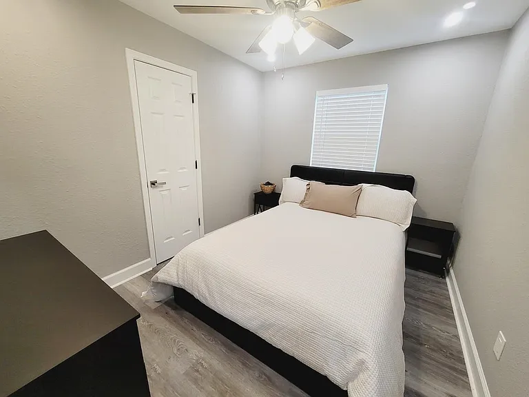 1906 Karen Ln — Photo 19