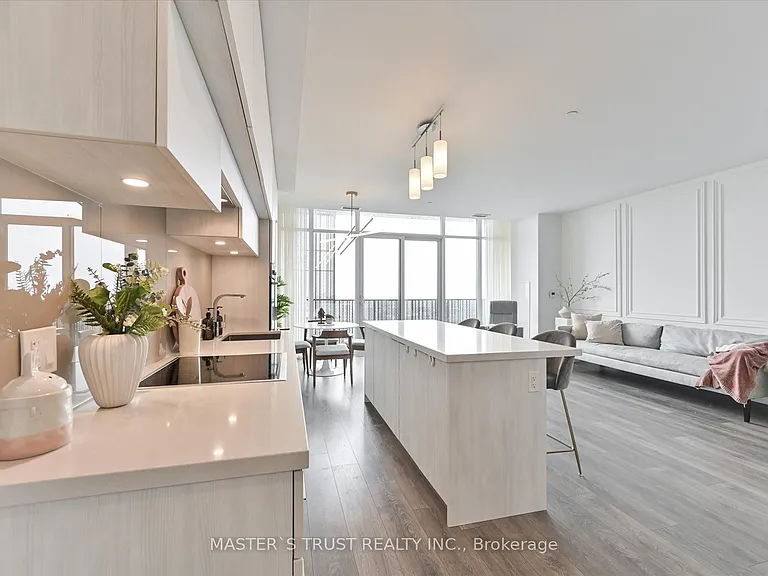 8 Eglinton Ave E #Penthouse 5801 — Photo 8