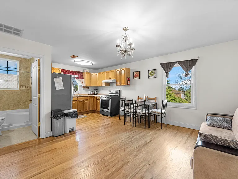 360 Gorge Rd #2 — Photo 9