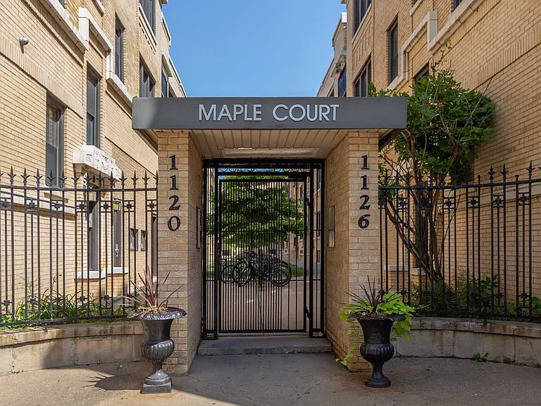 Maple Court — Photo 6