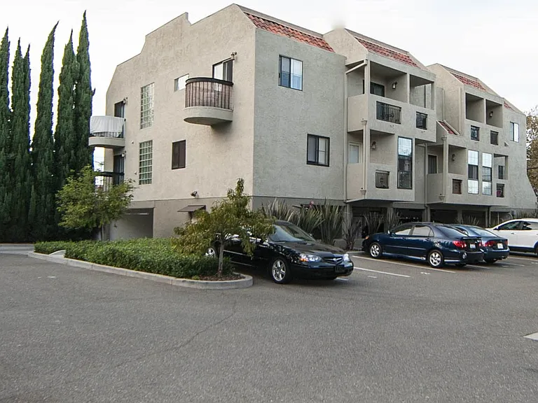 Lincoln Park Apartments — Photo 7