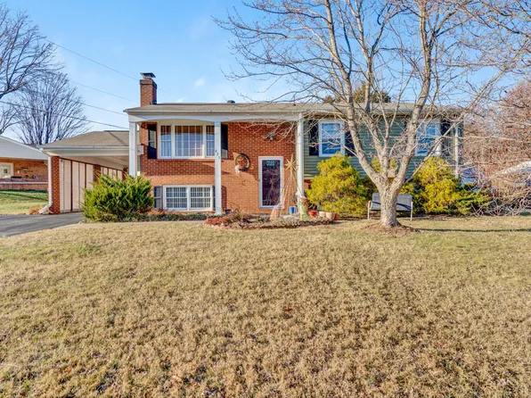 435 Aragona Dr, Vinton, VA 24179