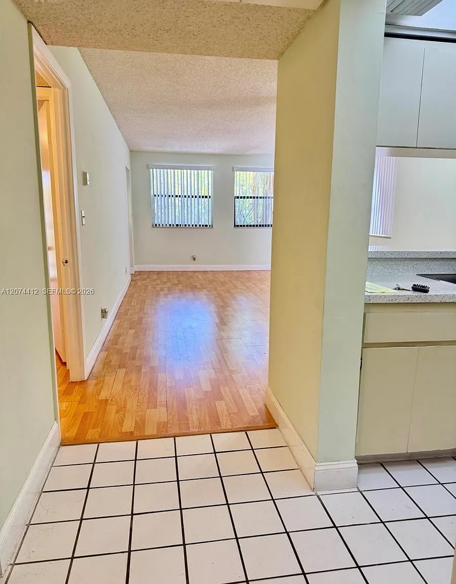 Las Vistas At Doral Condo — Photo 3