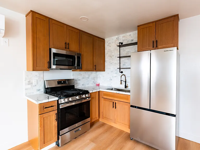 780 E Walton St #B — Photo 5