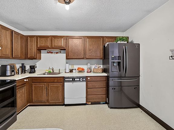 4th image of 204 Washington St APT 304
