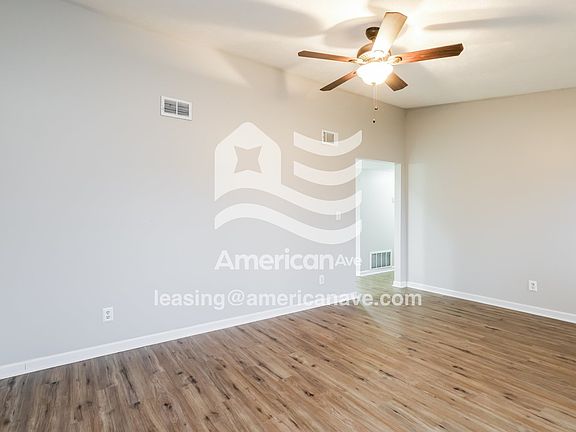 766900_004_living_room_14242897.jpg