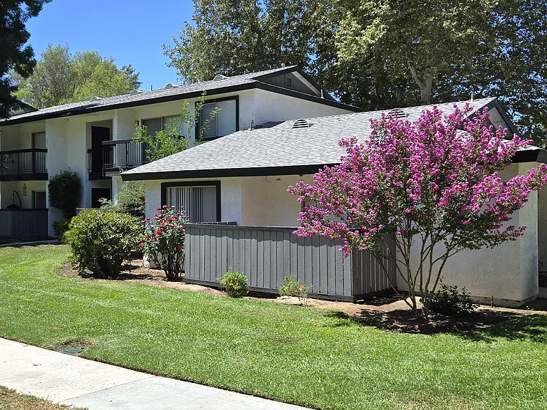 The Redlands Apartments — Photo 23