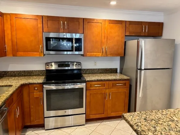346 Neponset St APT D, Canton, MA 02021