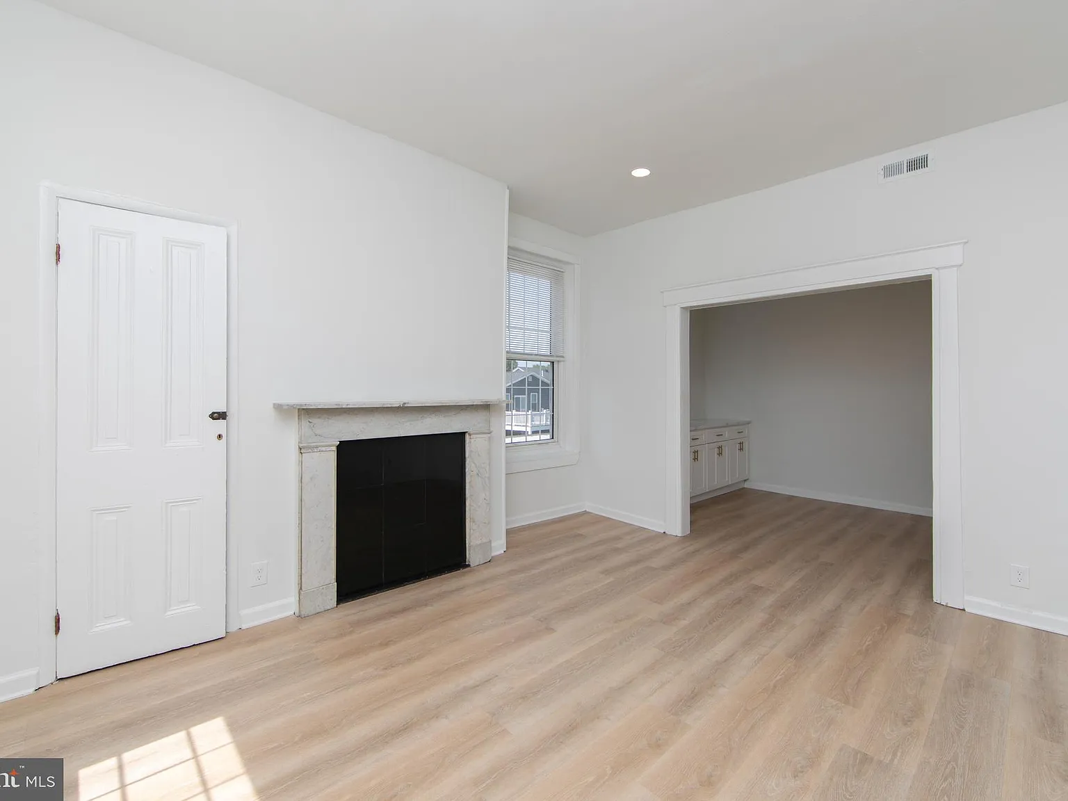 1 bed, 875 sqft, $1,995 — Photo 4