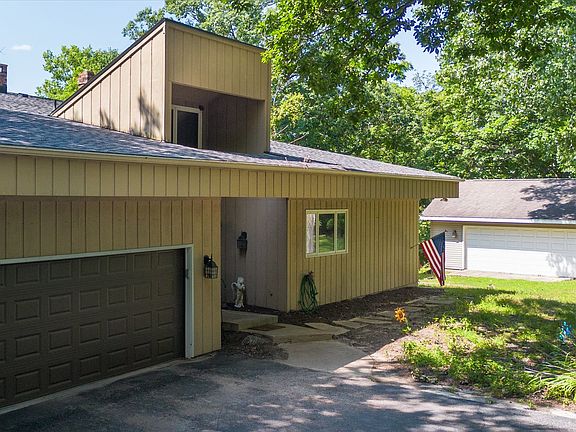 2nd image of 605 Sherwood Gln