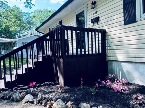 604 Spring Valley Dr, Windsor, MO 65360