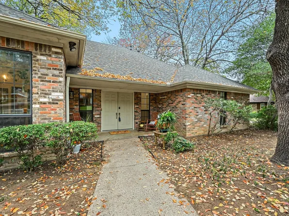 2216 Stonegate Dr, Denton, TX 76205