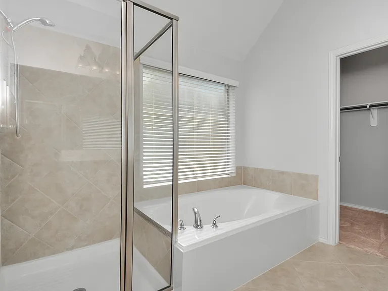 2823 Woodland Glen Ln — Photo 15