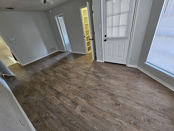 4th image of 2813 Shady Grove Dr