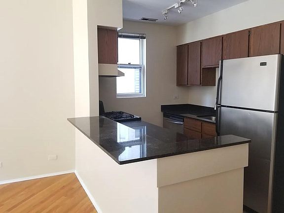 3rd image of 2706 N Wayne Ave Unit 1