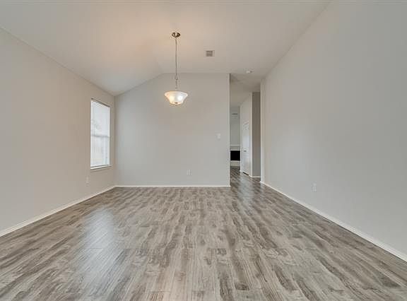 4th image of 945 Plumeria Dr