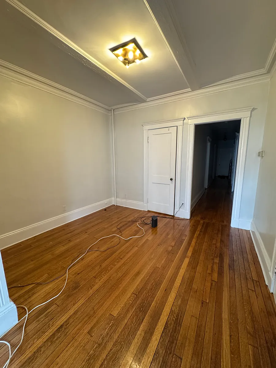 Building Photo - 104 Strathmore Rd #2