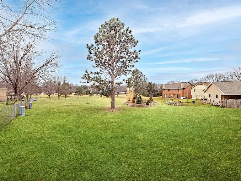 3127 Wildbriar Ln — Photo 32