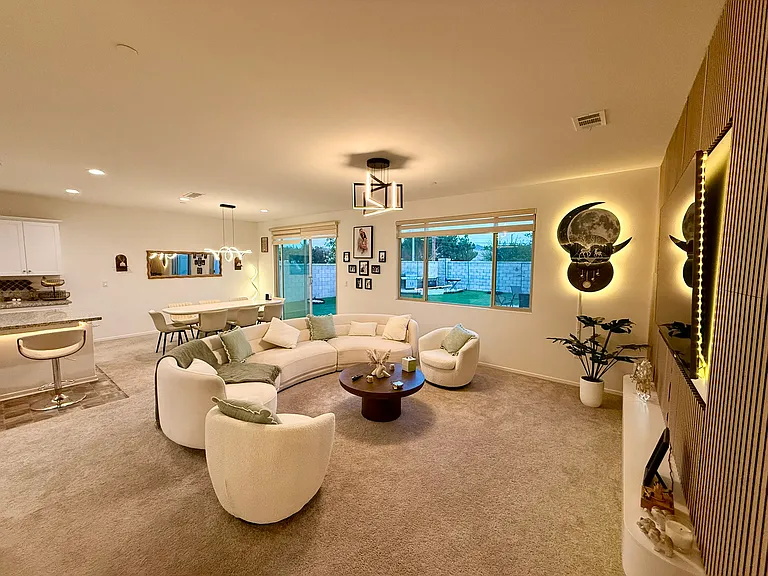 Living Room
Modern Wooden wall panels
Modern Open concept Style
Modern Smart LEDs