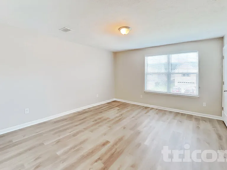 1107 Selous Dr — Photo 15