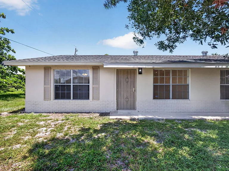 3943 Roan Ct W — Photo 4